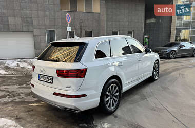 Внедорожник / Кроссовер Audi Q7 2016 в 