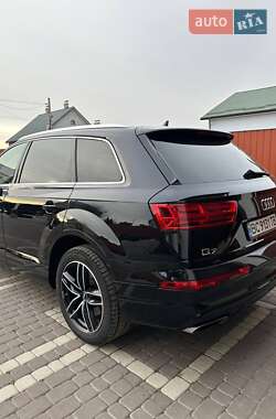 Внедорожник / Кроссовер Audi Q7 2017 в 
