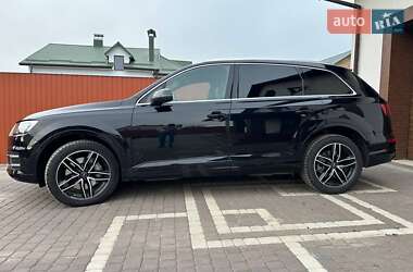 Внедорожник / Кроссовер Audi Q7 2017 в 