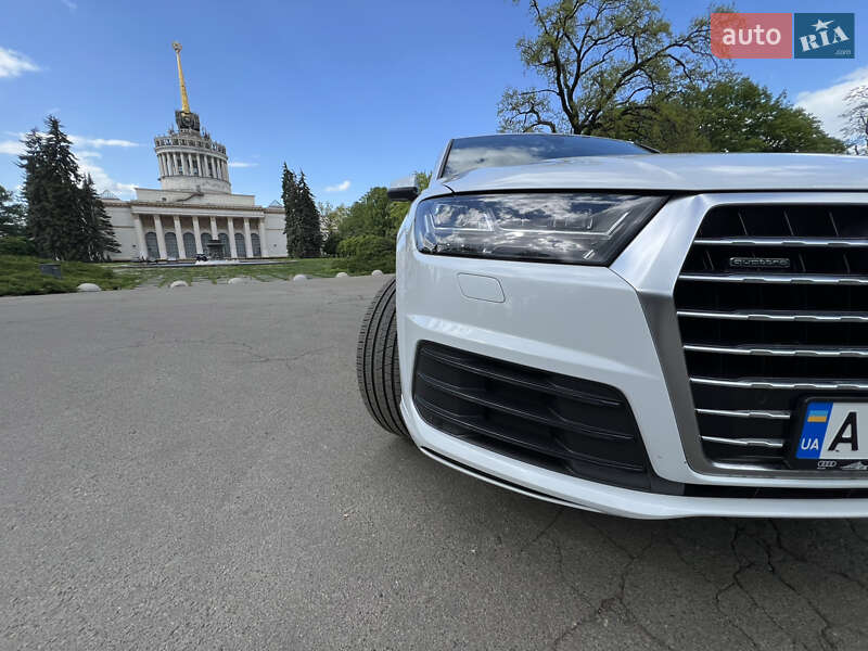 Позашляховик / Кросовер Audi Q7 2018 в Києві