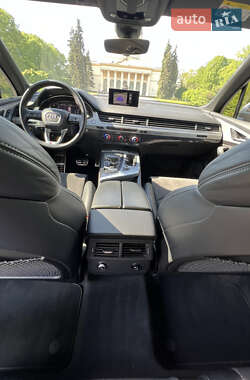 Внедорожник / Кроссовер Audi Q7 2018 в 