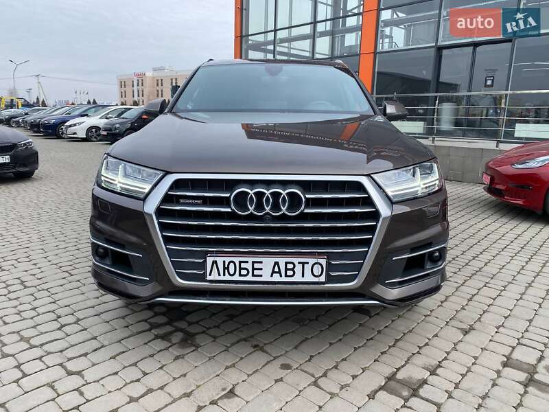 Внедорожник / Кроссовер Audi Q7 2016 в 