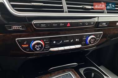 Внедорожник / Кроссовер Audi Q7 2016 в 
