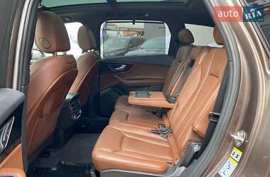 Внедорожник / Кроссовер Audi Q7 2016 в 