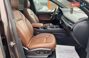 Внедорожник / Кроссовер Audi Q7 2016 в 