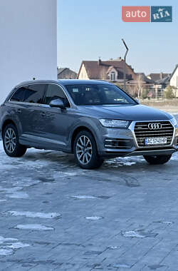 Позашляховик / Кросовер Audi Q7 2017 в 