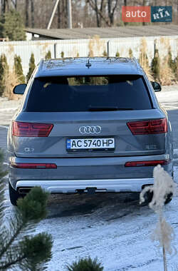 Позашляховик / Кросовер Audi Q7 2017 в 