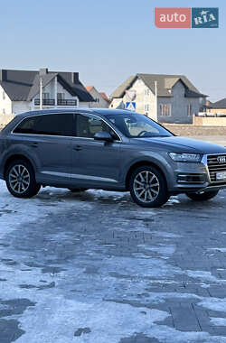 Позашляховик / Кросовер Audi Q7 2017 в 