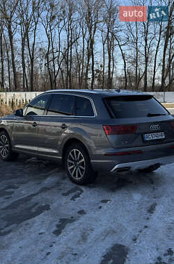 Позашляховик / Кросовер Audi Q7 2017 в 