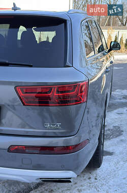 Позашляховик / Кросовер Audi Q7 2017 в 