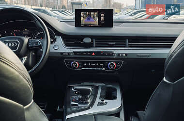 Внедорожник / Кроссовер Audi Q7 2017 в 