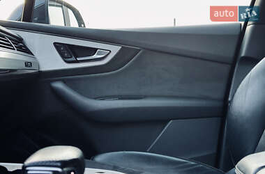Внедорожник / Кроссовер Audi Q7 2017 в 