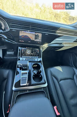 Позашляховик / Кросовер Audi Q7 2021 в 
