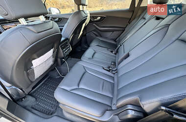 Позашляховик / Кросовер Audi Q7 2021 в 