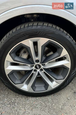 Внедорожник / Кроссовер Audi Q7 2020 в 