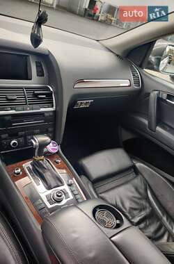 Внедорожник / Кроссовер Audi Q7 2010 в 