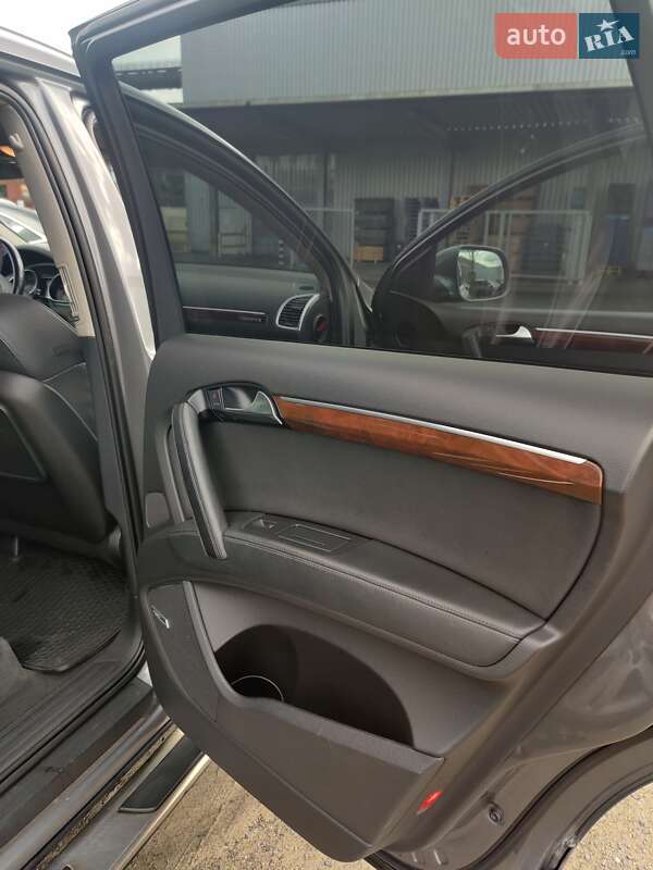 Внедорожник / Кроссовер Audi Q7 2010 в Харькове