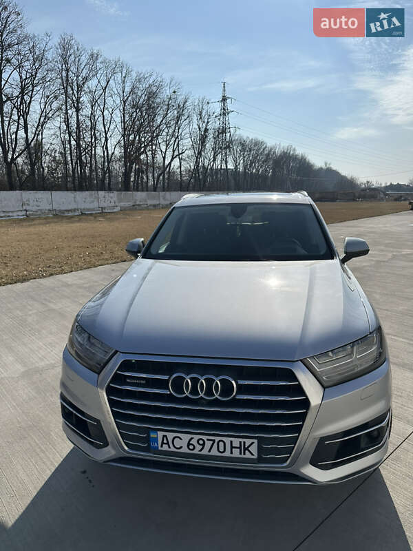 Внедорожник / Кроссовер Audi Q7 2015 в Луцке