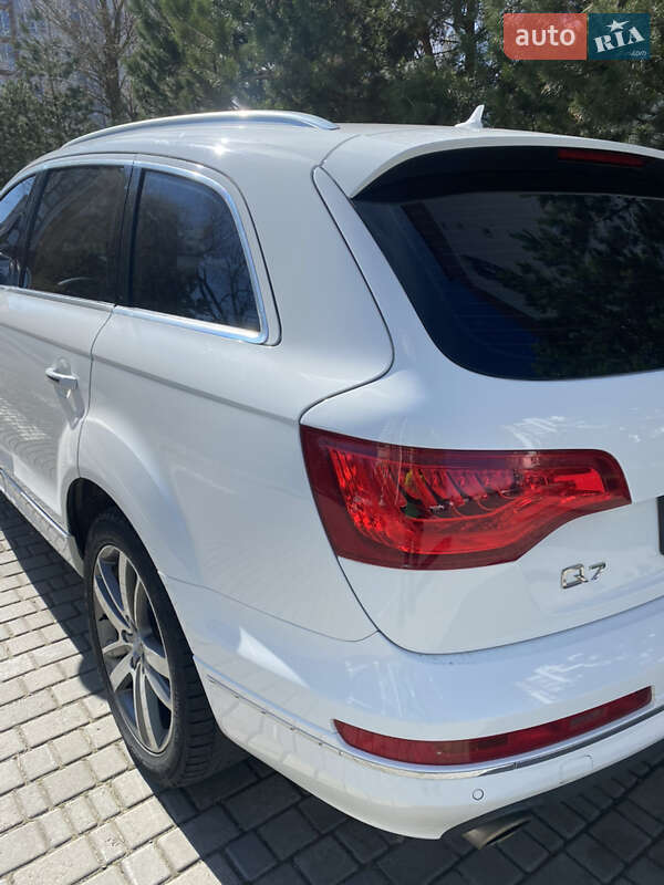 Позашляховик / Кросовер Audi Q7 2010 в Івано-Франківську