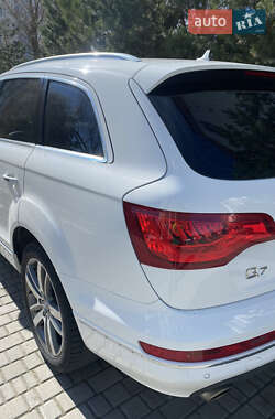 Позашляховик / Кросовер Audi Q7 2010 в 