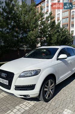 Позашляховик / Кросовер Audi Q7 2010 в 