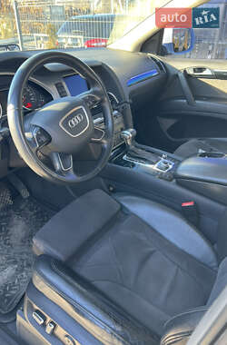 Позашляховик / Кросовер Audi Q7 2010 в 