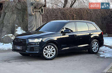Внедорожник / Кроссовер Audi Q7 2016 в 