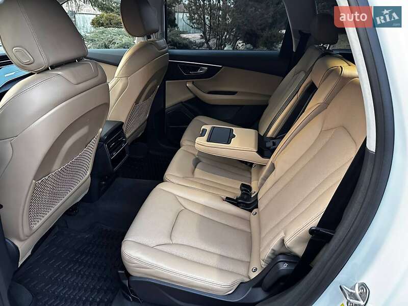 Внедорожник / Кроссовер Audi Q7 2021 в Хусте