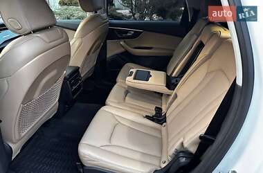 Позашляховик / Кросовер Audi Q7 2021 в 