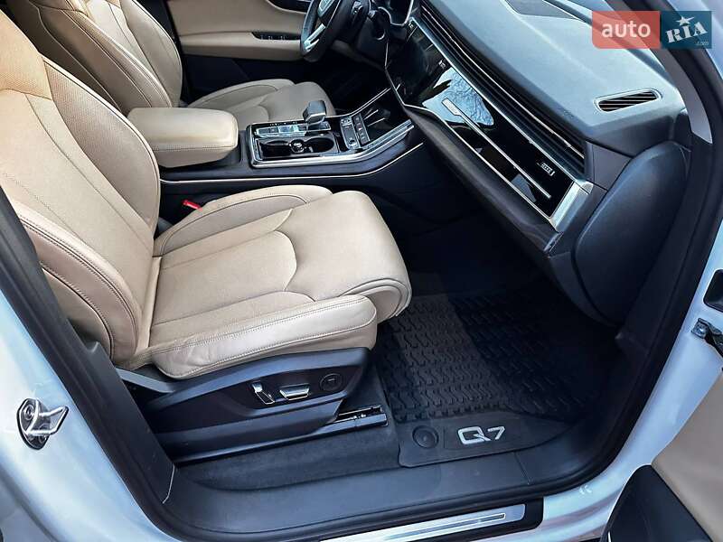 Внедорожник / Кроссовер Audi Q7 2021 в Хусте