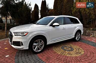 Позашляховик / Кросовер Audi Q7 2021 в 
