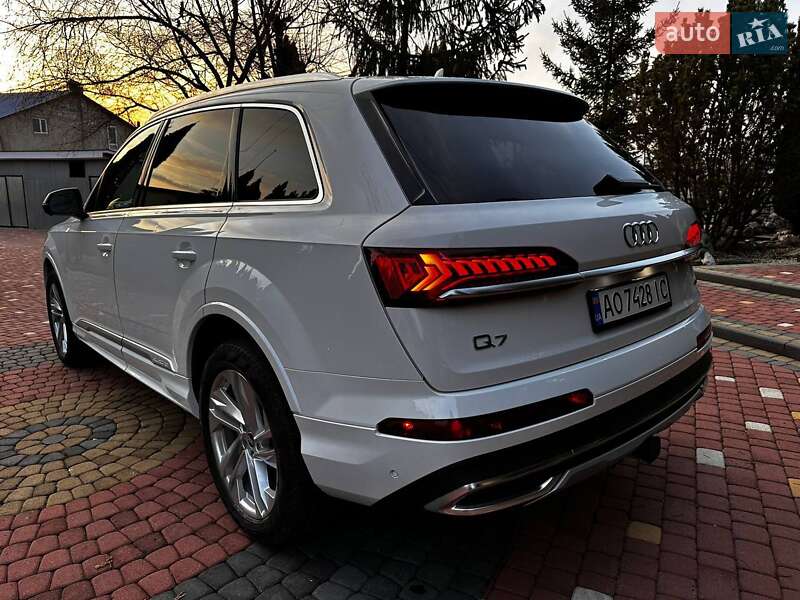 Внедорожник / Кроссовер Audi Q7 2021 в Хусте