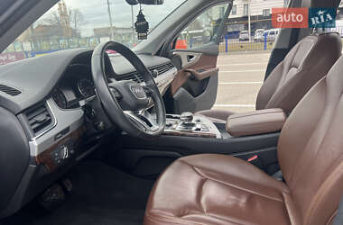 Внедорожник / Кроссовер Audi Q7 2017 в 