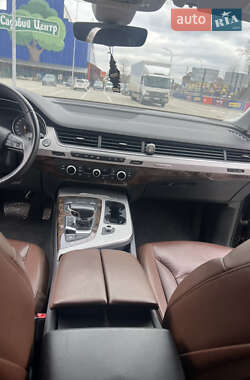Внедорожник / Кроссовер Audi Q7 2017 в 