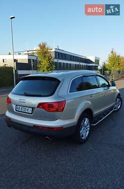 Внедорожник / Кроссовер Audi Q7 2007 в 