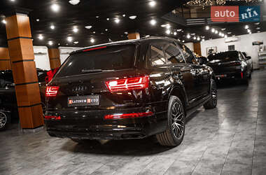 Внедорожник / Кроссовер Audi Q7 2018 в 