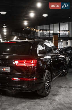 Внедорожник / Кроссовер Audi Q7 2018 в 