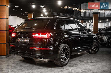 Внедорожник / Кроссовер Audi Q7 2018 в 