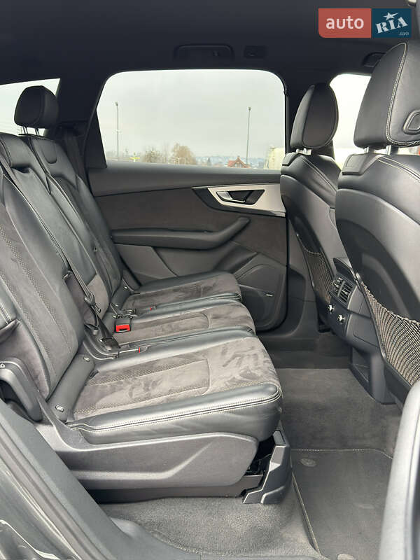 Внедорожник / Кроссовер Audi Q7 2015 в Черновцах