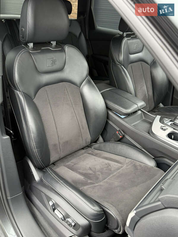 Внедорожник / Кроссовер Audi Q7 2015 в Черновцах
