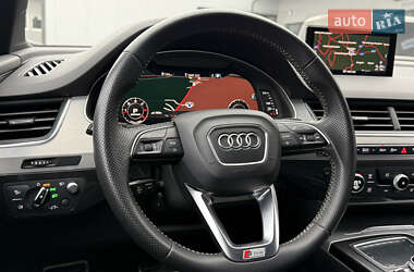 Внедорожник / Кроссовер Audi Q7 2015 в 