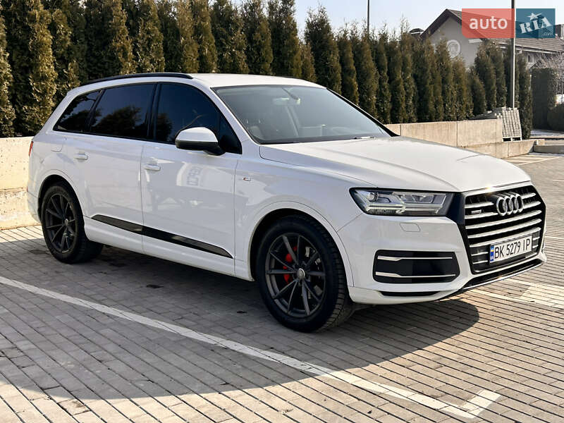 Позашляховик / Кросовер Audi Q7 2015 в Рівному