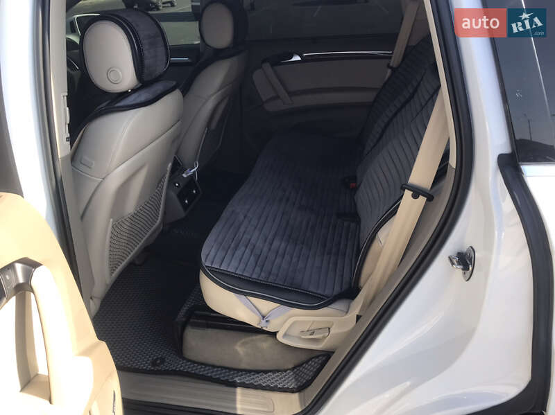 Позашляховик / Кросовер Audi Q7 2015 в Ромнах