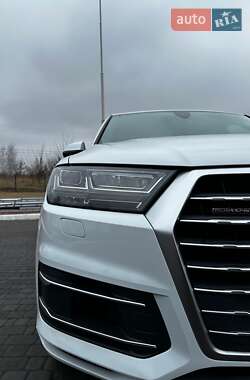 Позашляховик / Кросовер Audi Q7 2018 в Рівному