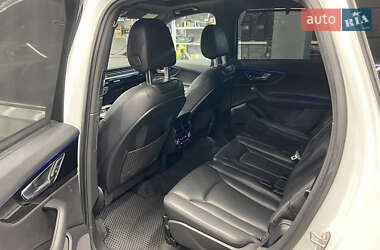 Позашляховик / Кросовер Audi Q7 2016 в 