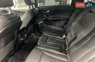 Позашляховик / Кросовер Audi Q7 2016 в 