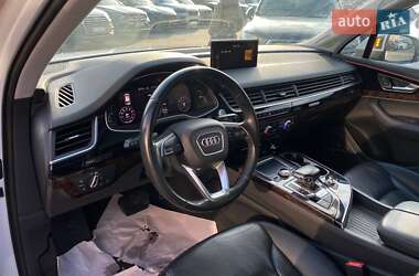 Внедорожник / Кроссовер Audi Q7 2016 в 