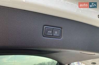 Внедорожник / Кроссовер Audi Q7 2016 в 