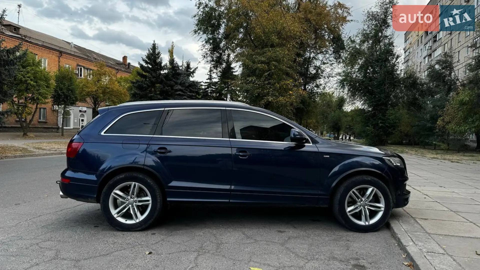 Audi Q7 2010 VIN WA1WMAFE3BD001401 фото оголошення 5 з 18
