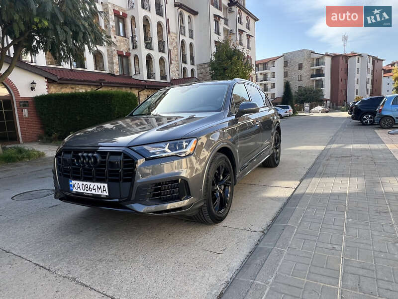 Внедорожник / Кроссовер Audi Q7 2022 в 